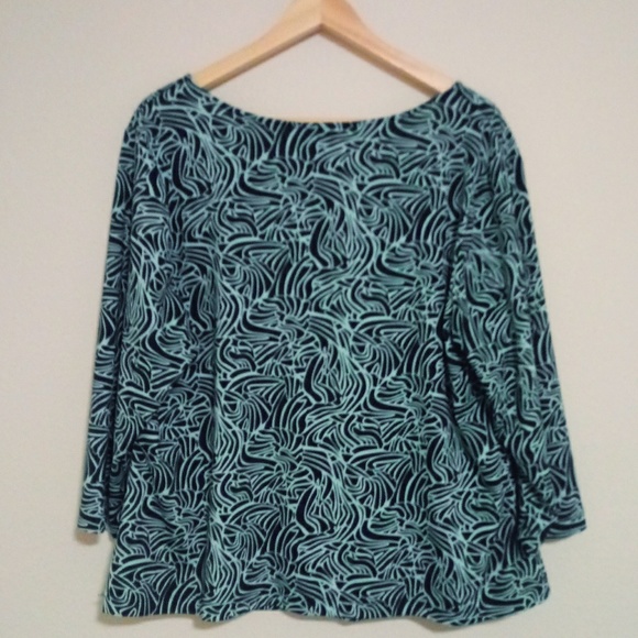 Lane Bryant twist accent top - Picture 2 of 6